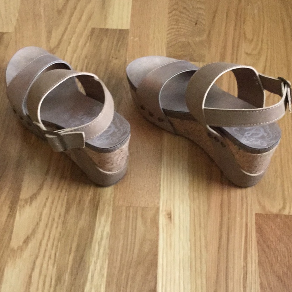 Sugar Jeffery Cork Wedge - Like New - Picture 7 of 8